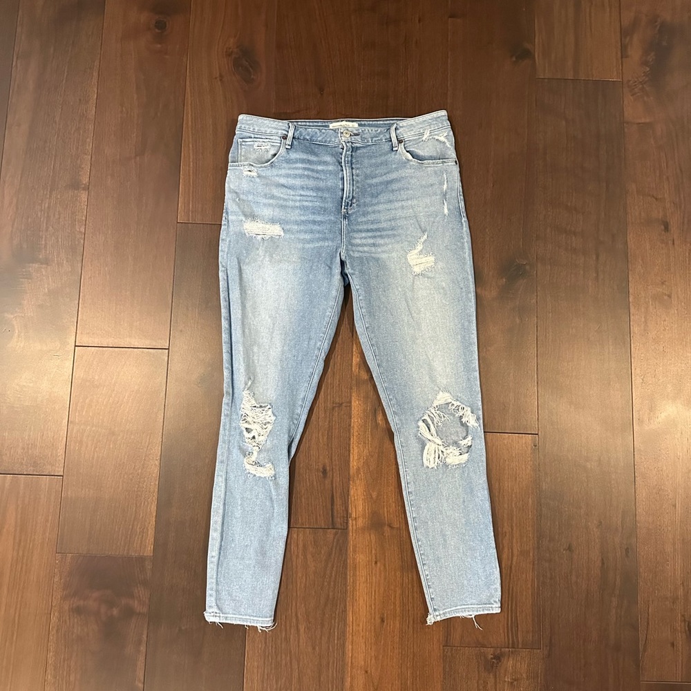Abercrombie and fitch Light wash distressed Super skinny ankle size 32 long